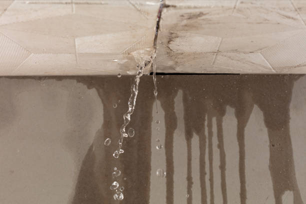 Professional Sewage Cleanup technician working in Skellytown, TX